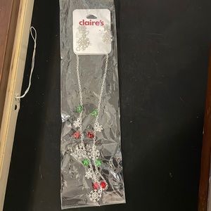 NWT  two beautiful holiday necklaces.